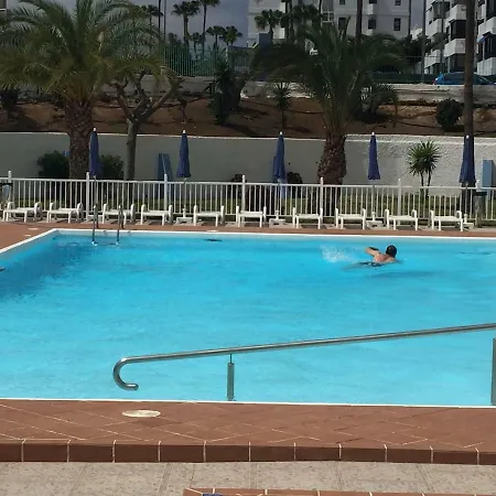 5 Min Walk From Yumbo! 417 Apartment