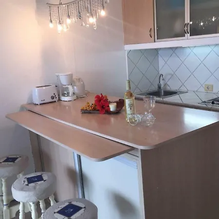 5 Min Walk From Yumbo! 417 Apartment *
