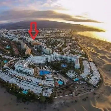 5 Min Walk From Yumbo! 417 Apartamento